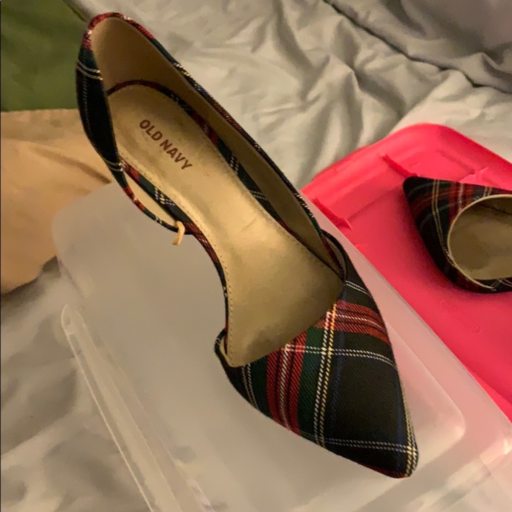 Only worn twice, in great shape 2in